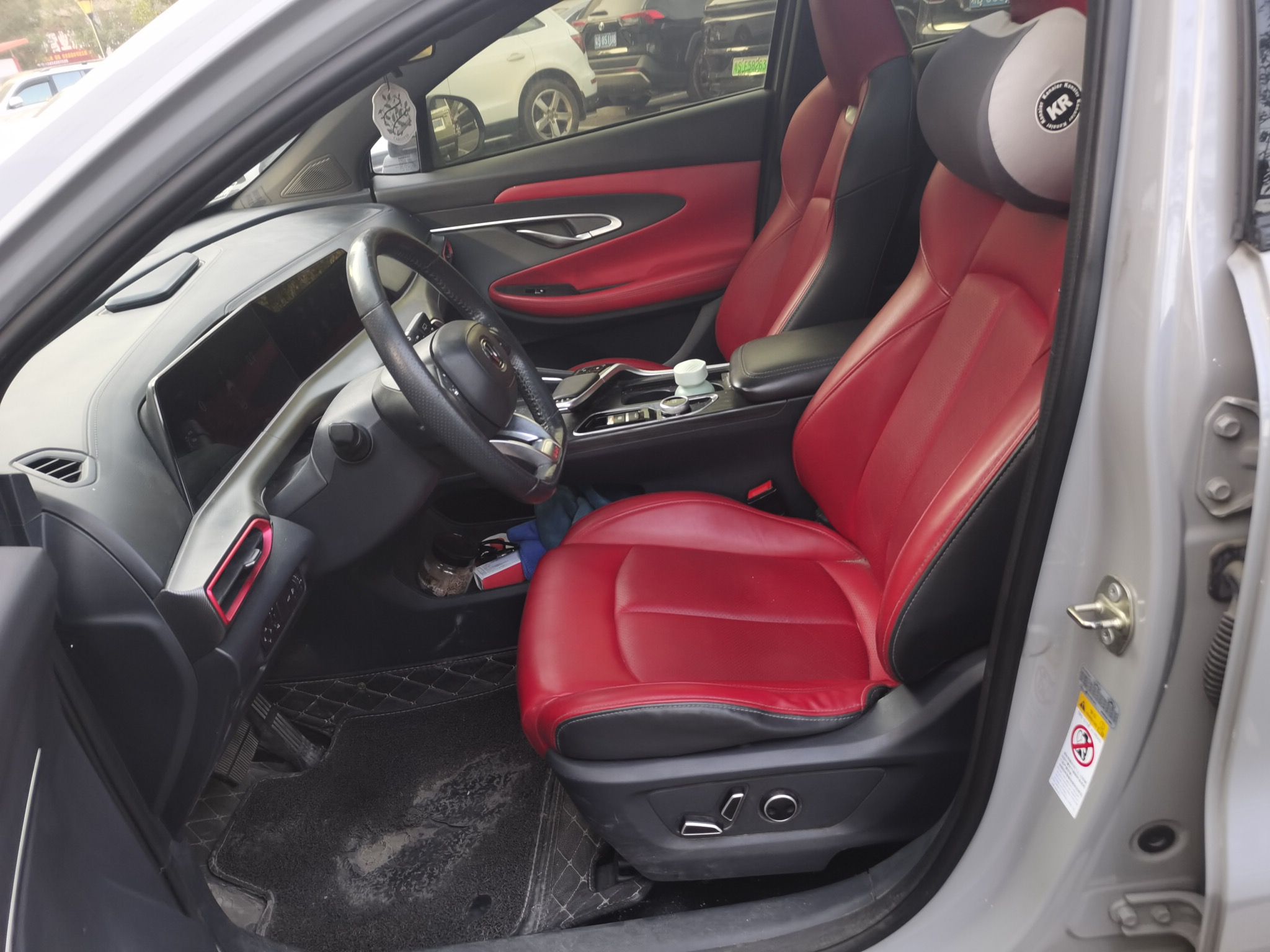 Переднее сиденье в автомобиле