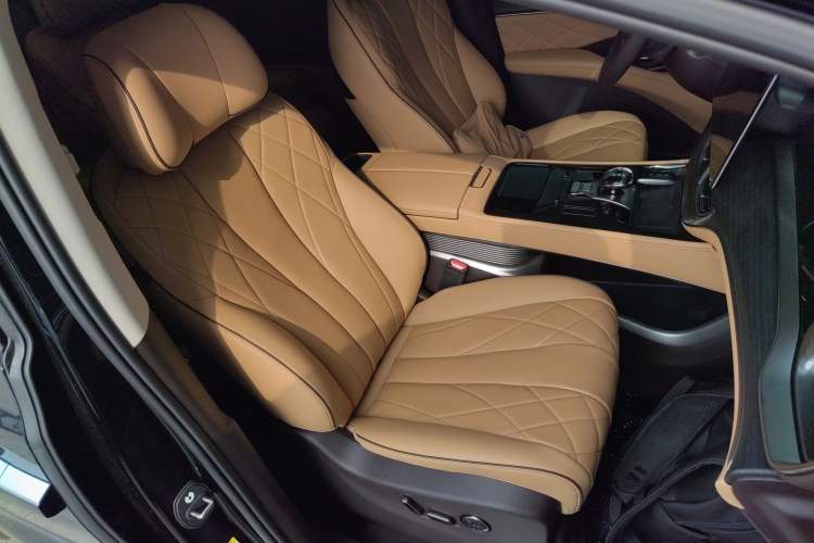 Used Denza D9 2024 DM-i 980 Four-Wheel Drive Prestige Model
