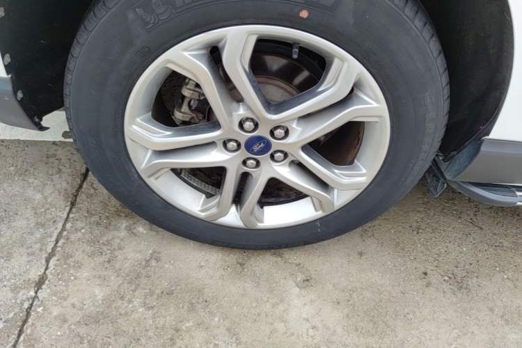 Used Ford Edge 2018 EcoBoost 245 Two-Wheel-Drive Titanium 7-Seater China VI Standard Right Rear Wheel Hub