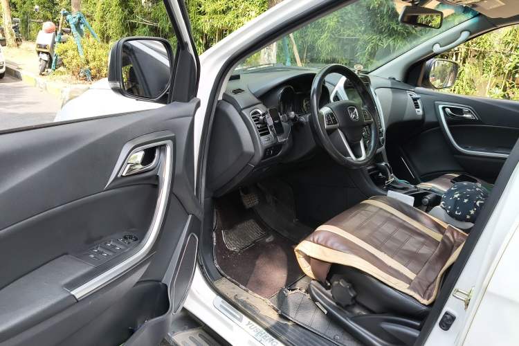 Used JMC Yusheng S350 2013 2.4T Automatic 2WD Diesel Luxury Edition 5 Seats