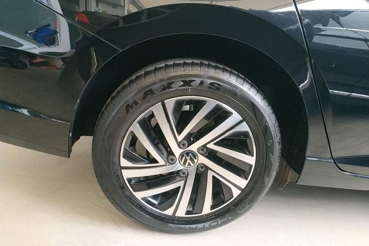 Used Volkswagen Lavida 2023 1.5L Automatic Starry Sky 5 Million Edition Right Rear Wheel Hub