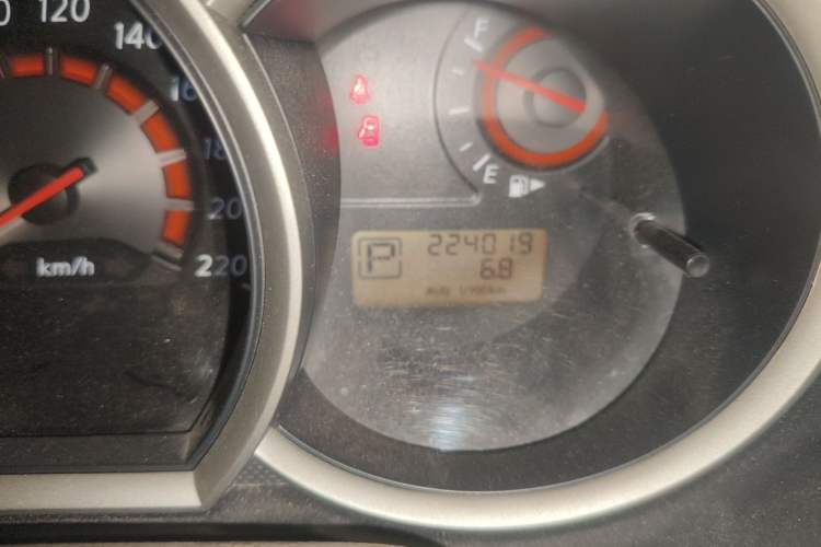 Used Nissan Sylphy 2012 Classic 1.6XE Automatic Comfort Edition Odometer Close Up