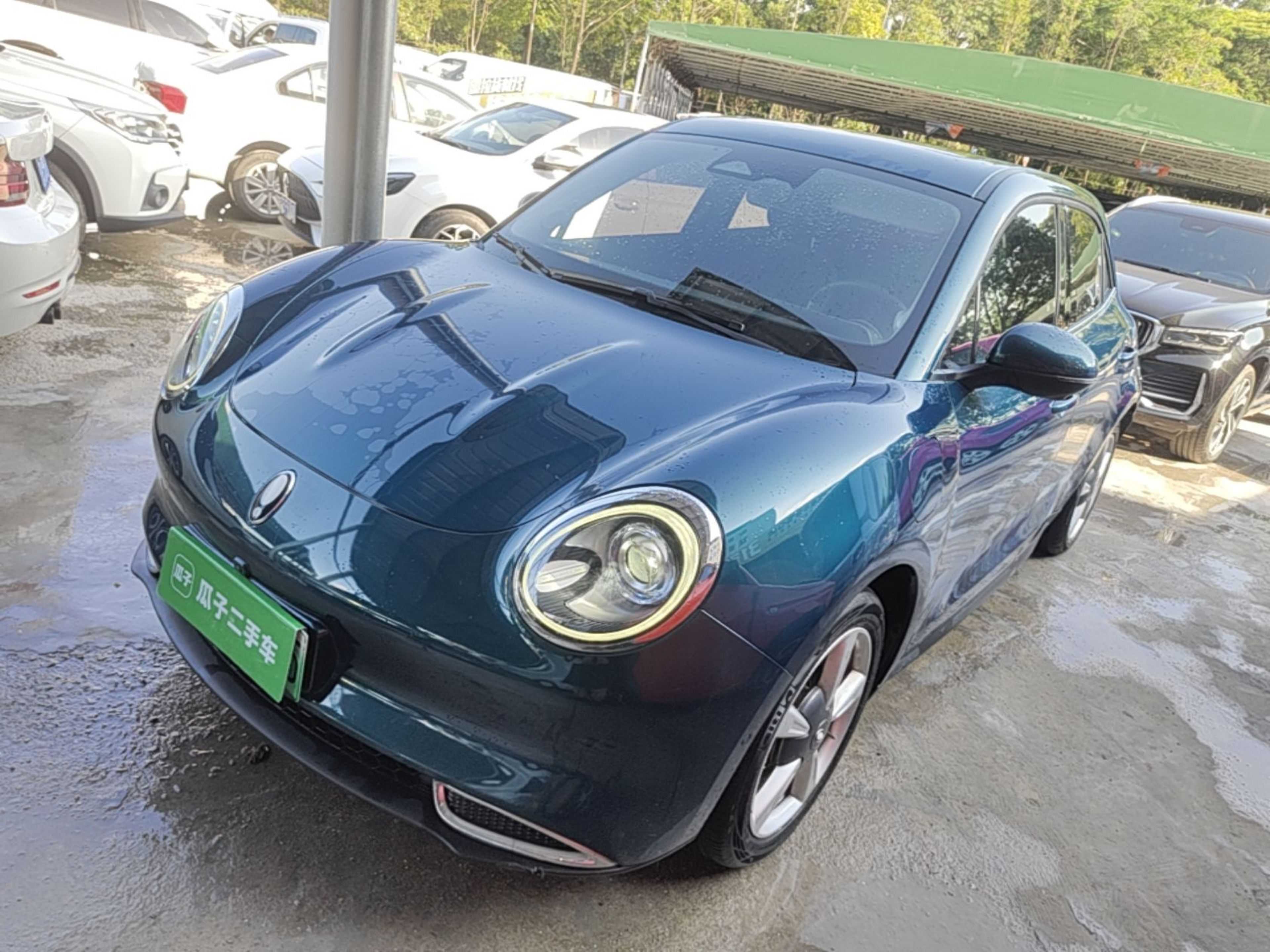 Под передней частью автомобиля