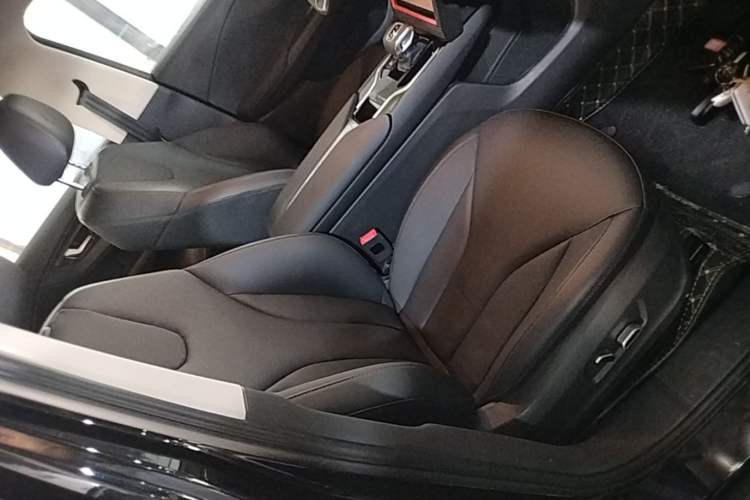 Used Hongqi E-QM5 2022 431 km Charge & Enjoy Edition