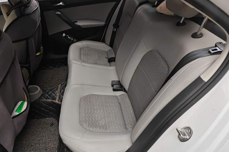 Used Skoda Rapid 2015 1.6L Automatic Smart Selection Model
