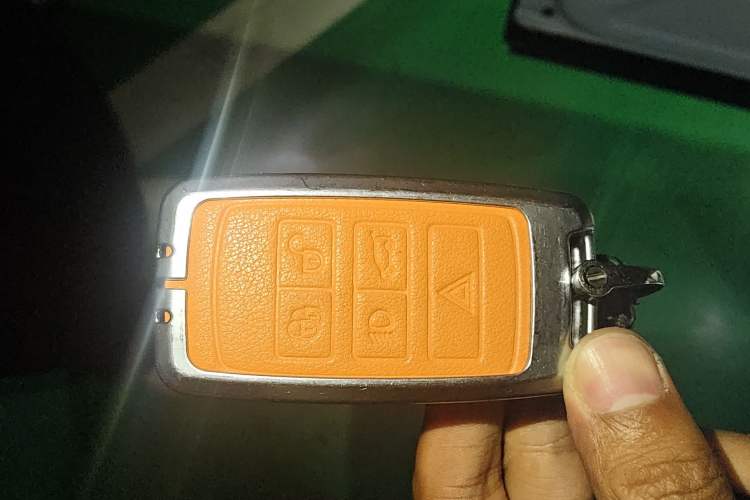 Used Land Rover Range 2023 3.0 L6 400 PS Prestige Seven-Seater Extended Version Vehicle Key