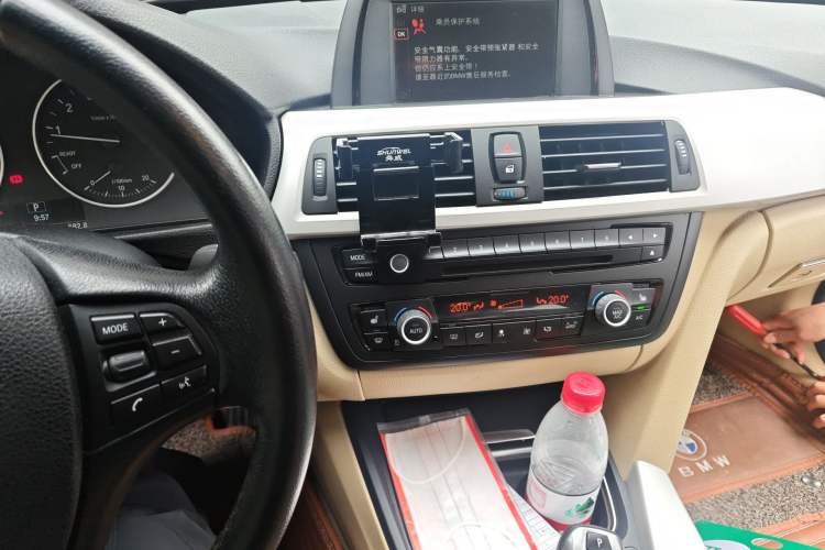 Used BMW 3 Series 2013 320i Sport Edition Audio And AC Panel