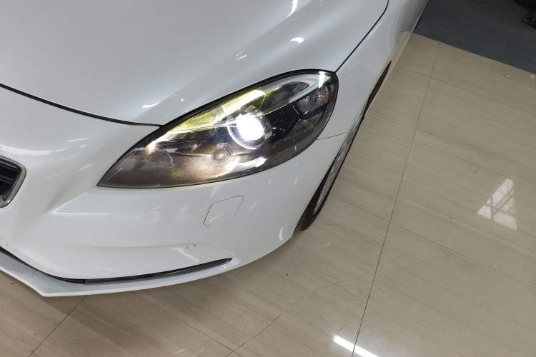 Used Volvo V40 2014 2.0T Zhiya Edition Left Front Headlight