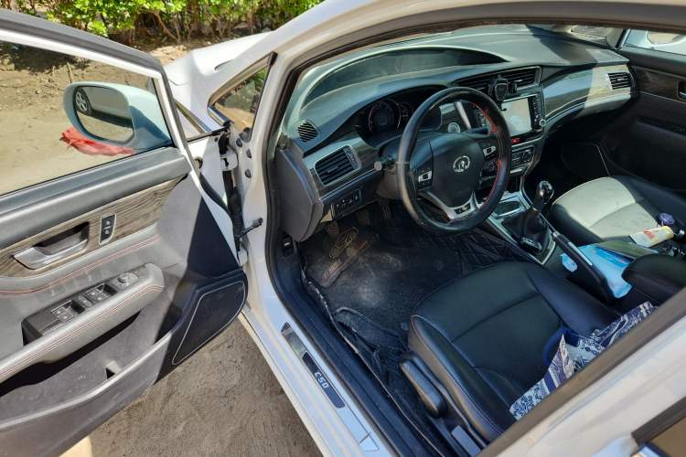 Used Great Wall C50 2014 Upgraded Model 1.5T Manual Elite Version Driver Seat