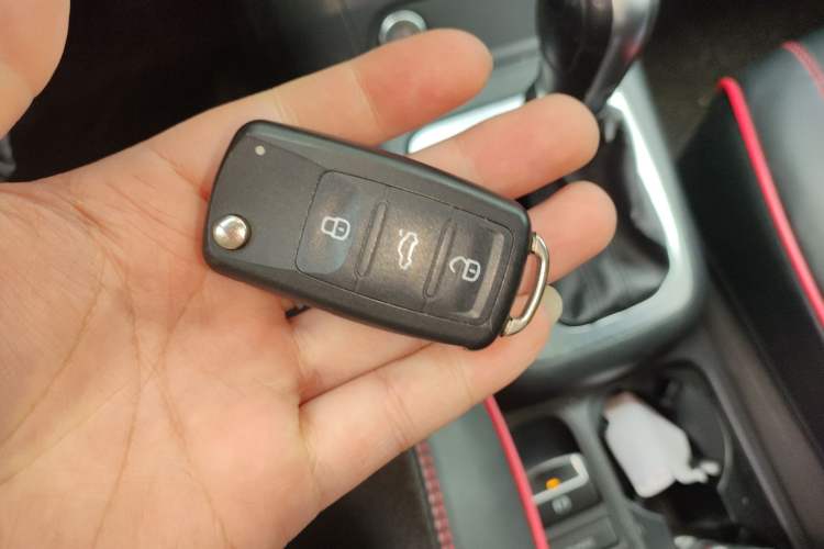 Used Volkswagen Tiguan 2015 1.8TSI Automatic Two-Wheel Drive Luxury Model Vehicle Key