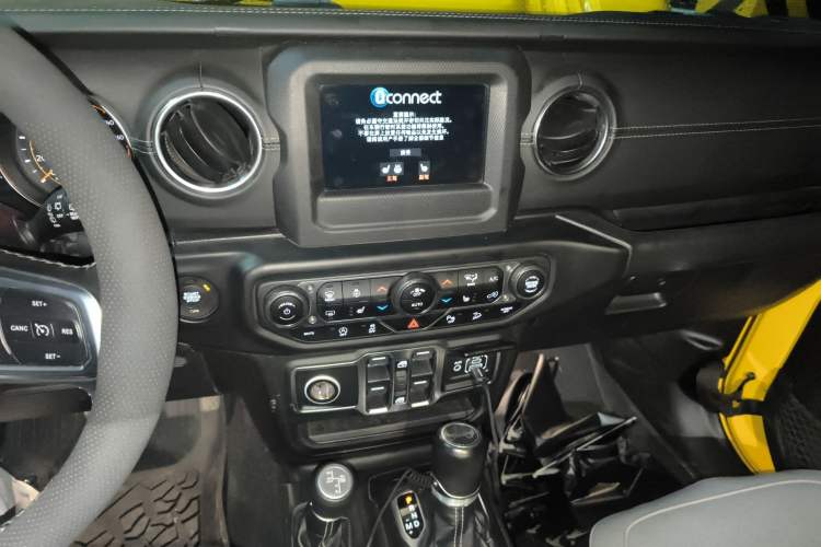 Used Jeep Wrangler 2019 2.0T Sahara Four-Door Version China VI Emission Standard
