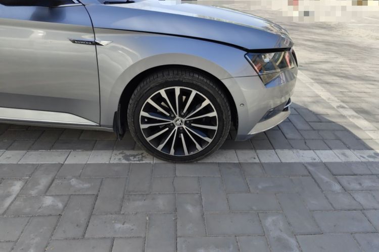 Used Skoda Superb 2016 TSI330 DSG Smart Drive Edition Right Front Wheel Hub