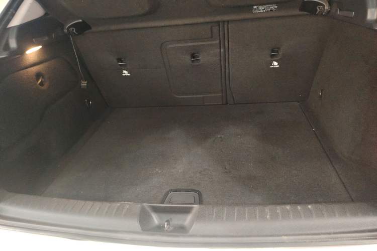 Used Mercedes-Benz GLA 2017 GLA 200 Fashion Model Trunk