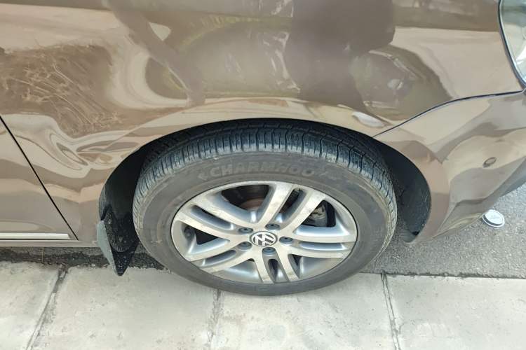 Used Volkswagen Touran 2011 1.4T DSG ZhiZhen Edition 5 Seats Right Front Wheel Hub