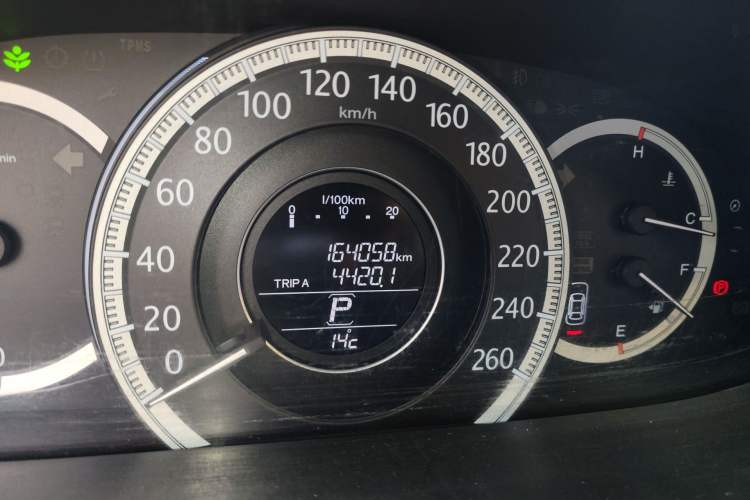 Used Honda Accord 2014 2.0L EX Luxury Edition Odometer Close Up