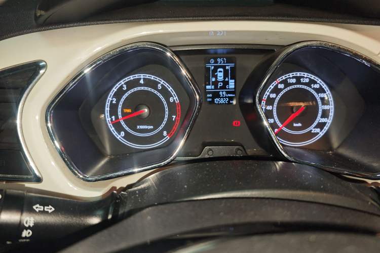 Used JAC Group Refine S2 2016 1.5L CVT Luxury Smart Version Two-Tone Edition
