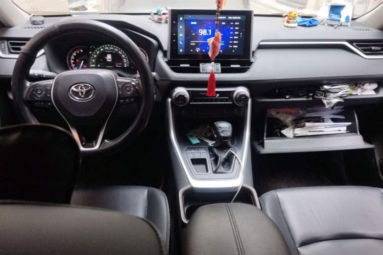 Used Toyota RAV4 2022 2.0L CVT Two-Wheel Drive Fashion Plus Edition Center Console