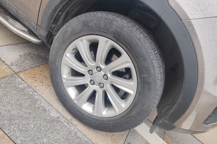 Used Land Rover Discovery Sport 2017 2.0T SE Right Front Wheel Hub