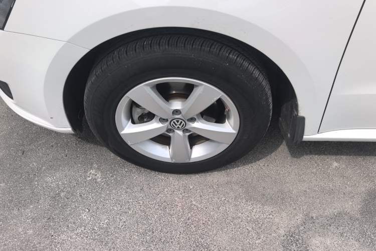 Used Volkswagen Lavida 2013 Revised Classic 1.6L Manual Fashion Edition Left Front Wheel Hub