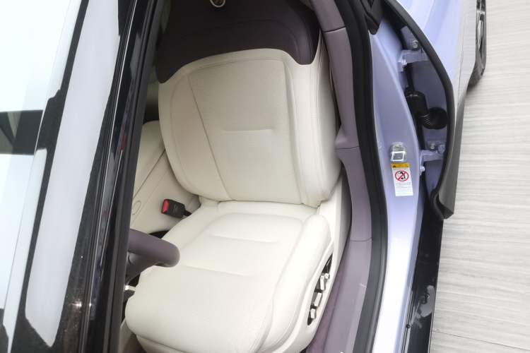 Used Avatr 06 2025 Max All-Electric Version