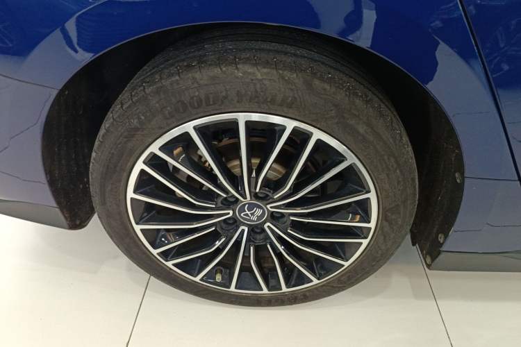 Used BYD Han 2023 DM-i Champion Edition 121KM Prestige Model Right Rear Wheel Hub