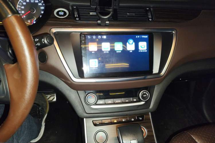 Used Land X7 2015 2.0T Panoramic Prestige Edition Audio And AC Panel