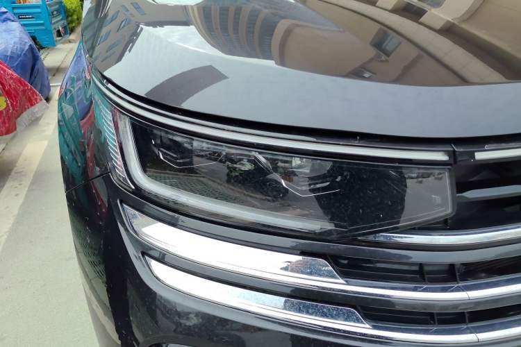 Used Volkswagen Tavendor 2024 330TSI Luxury Touring - All-Inclusive Edition Right Front Headlight