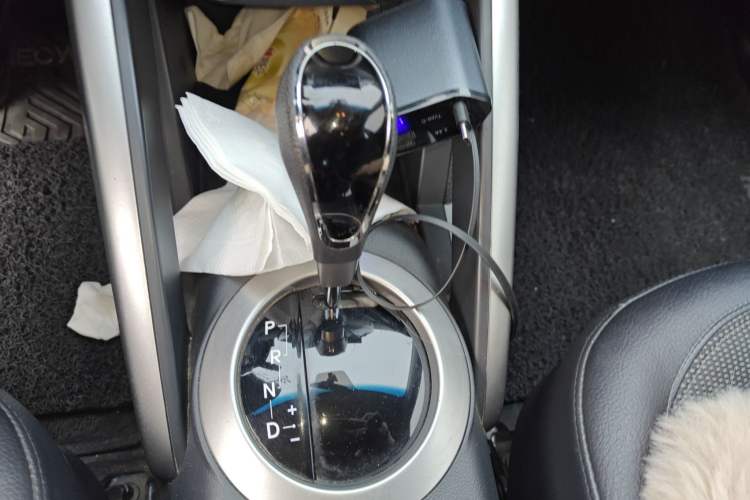 Used Hyundai Veloster 2011 1.6L Automatic Luxury Edition Gear Lever