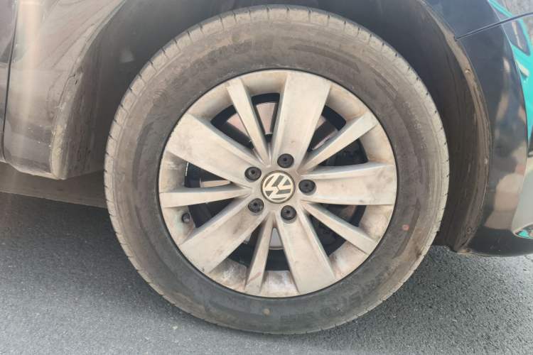 Used Volkswagen Sharan 2014 2.0 TSI Standard Model Right Front Wheel Hub