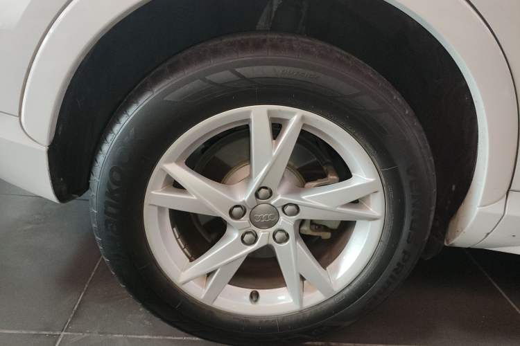 Used Audi Q3 2017 30 TFSI Fashion Model Right Rear Wheel Hub