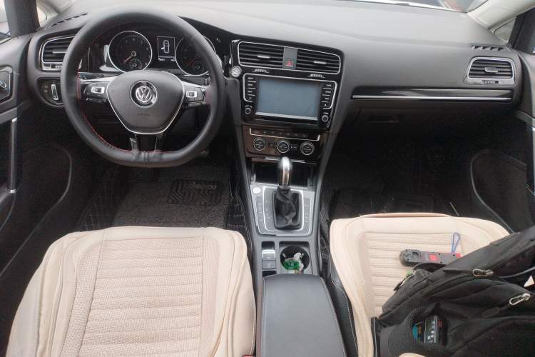 Used Volkswagen Golf 2014 1.4TSI Automatic Flagship Model Center Console