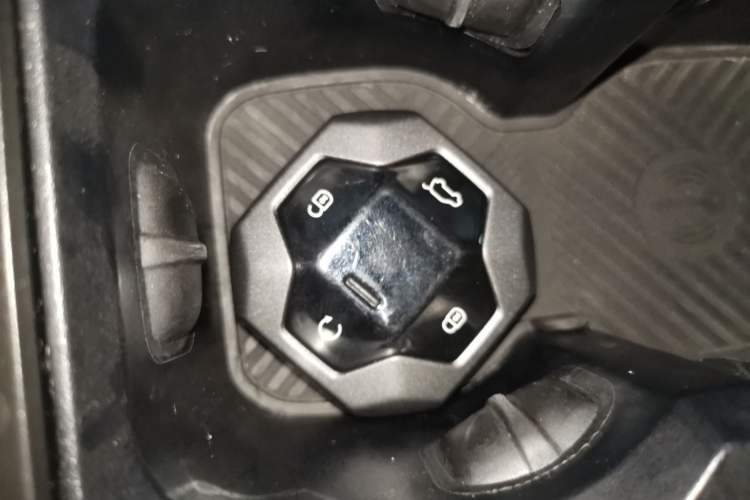 Used JETOUR Traveler 2024 2.0T All-Wheel-Drive Silver Dragon Wings Interior 1