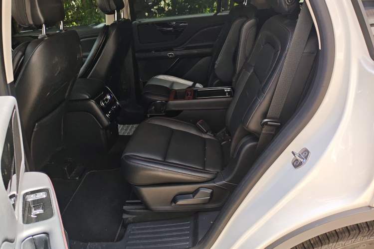 Used Lincoln Aviator 2020 3.0T V6 Four-Wheel Drive Premium Edition Left Rear Seat