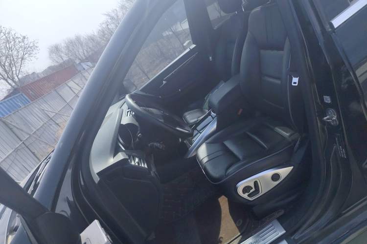 Used Mercedes-Benz R-Class 2017 R 320 4MATIC Business Edition Prestige Model Left Front Seat