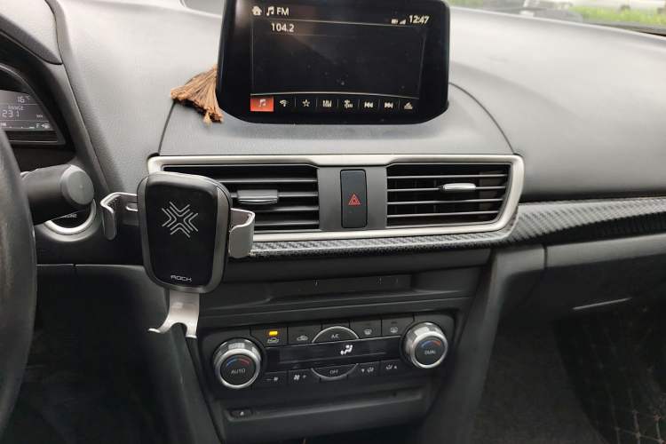 Used Mazda 3 Axela 2017 Sedan 1.5L Automatic Luxury Model Emission Standard China V
