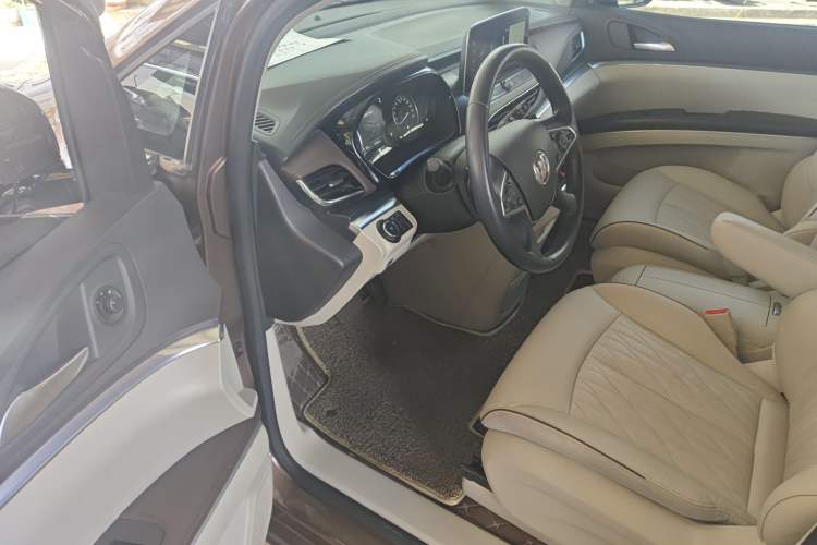 Used Buick GL8 2021 Land Cruiser Executive Class 652T Luxury Model
