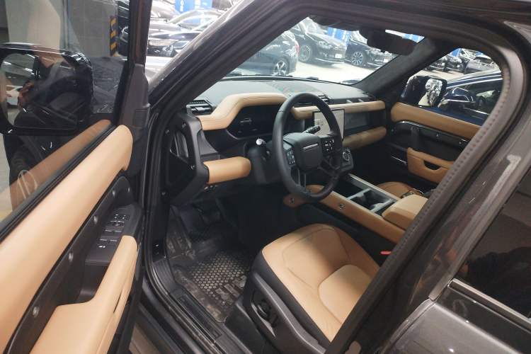 Used Land Rover Defender 2025 110 3.0T P400 Dark Edition Driver Seat