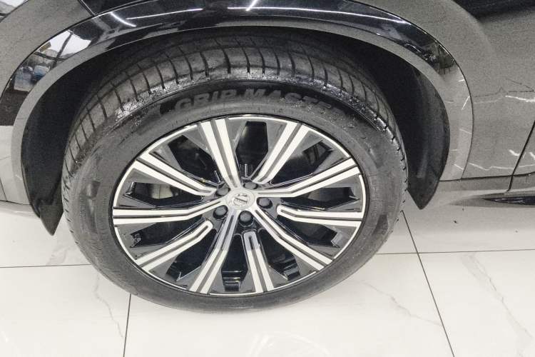 Used Volvo XC90 2021 B5 SmartDrive Luxury Edition 5-seater Exterior 4