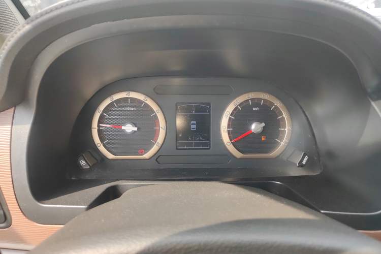 Used FORTHING Lingzhi 2019 Facelifted M5L 1.6L 7-Seater Base Model China VI Standard