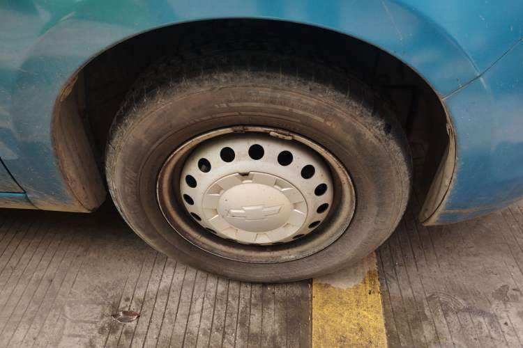 Used Chevrolet Sail 2013 Sedan 1.2L Manual Warm Edition Right Front Wheel Hub