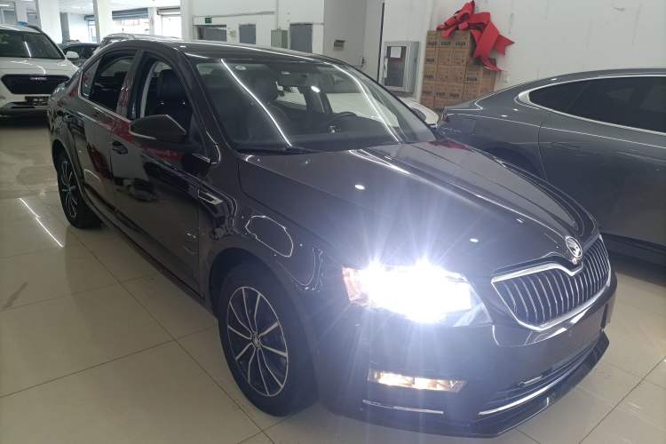 Used Skoda Octavia 2017 1.6L Automatic Smart Drive Edition
