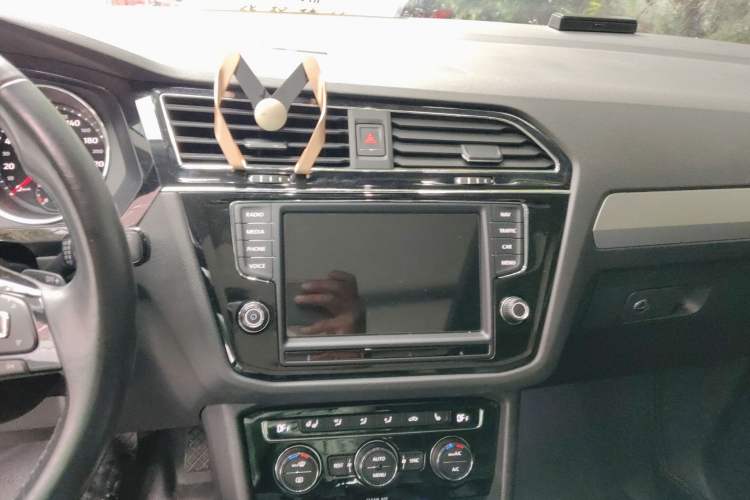 Used Volkswagen Tiguan L 2018 330TSI Automatic Two-Wheel Drive Luxury Edition