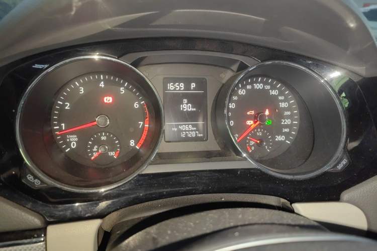 Used Volkswagen Sagitar 2015 230TSI Automatic Comfort Version Instrument Cluster