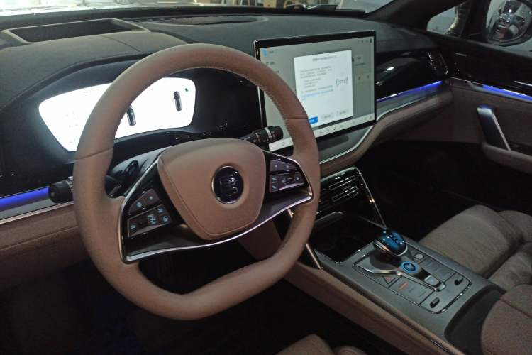 Used BYD Tang New Energy 2025 Intelligent Driving Version DM-i 115KM Flagship Edition Center Console