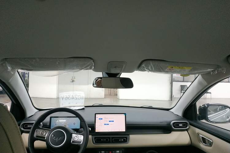 Used Wuling Bingo PLUS 2024 401 km Range 5-Seater Version Headliner