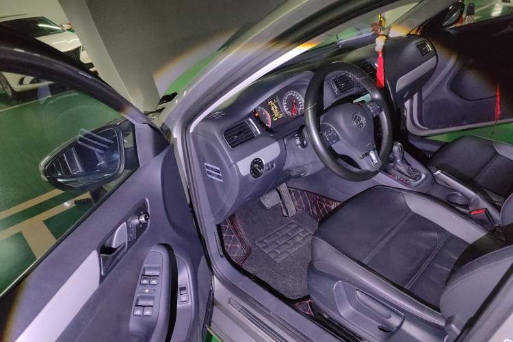 Used Volkswagen Sagitar 2014 1.4TSI Automatic Luxury Model Driver Seat