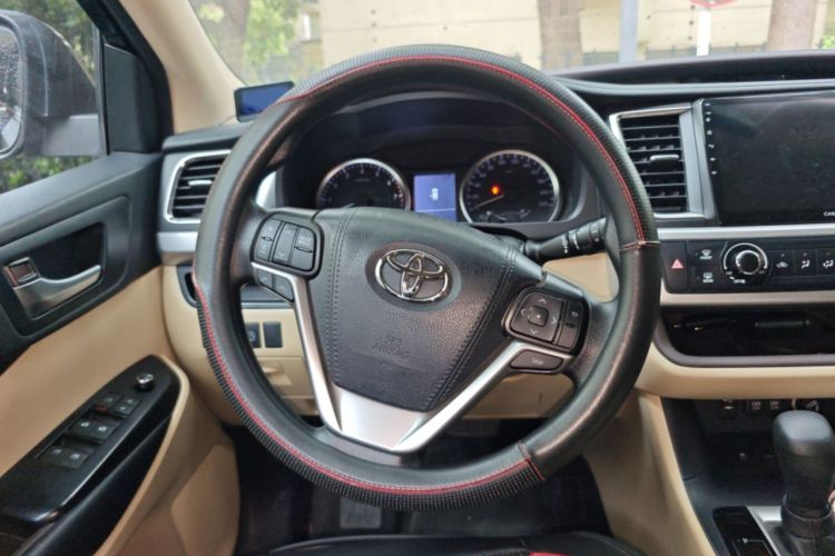 Used Toyota Highlander 2018 2.0T Two-Wheel Drive Elite Edition 7 Seats Emission Standard China V Steering Wheel