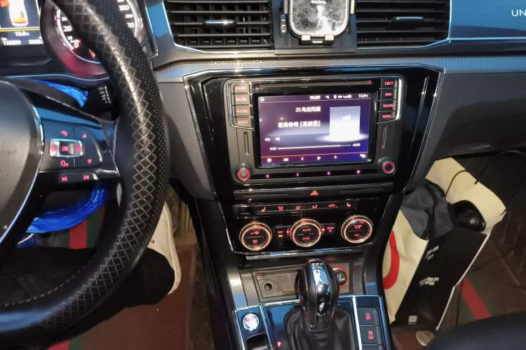 Used Volkswagen Passat 2017 330TSI DSG Prestige Edition Audio And AC Panel