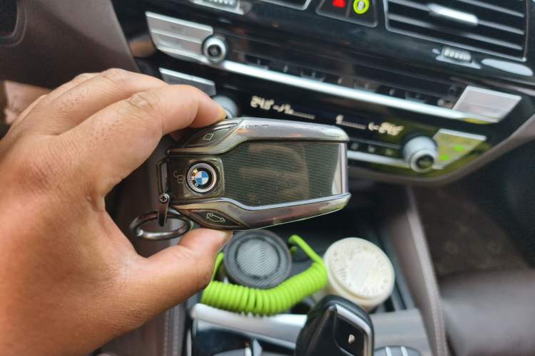 Used BMW 5 Series New Energy 2020 Mileage Upgrade Version 530Le Pioneer Edition Vehicle Key