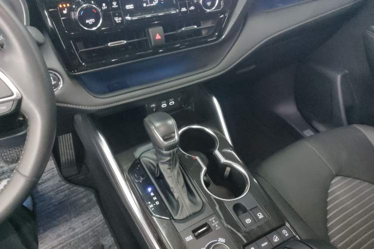 Used Toyota Crown Kluger 2022 2.0T Four-Wheel Drive Prestige Edition
